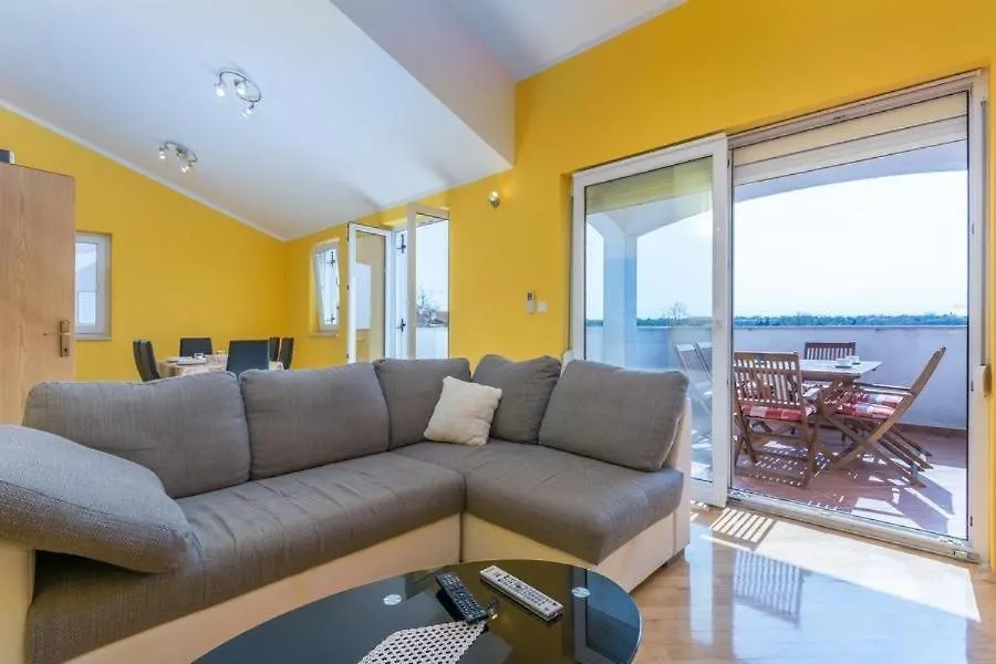 Apartments Karigador Guest house
