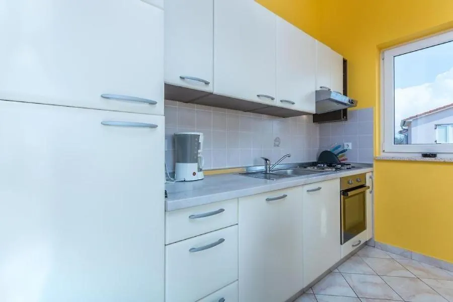 Apartments Karigador