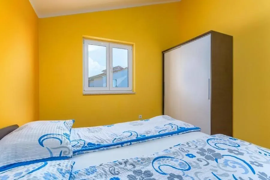 Apartments Karigador