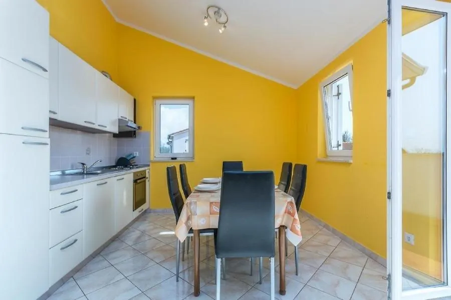 Guest house Apartments Karigador