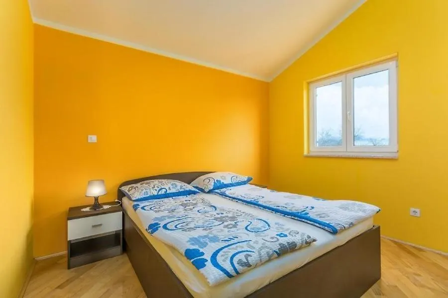 Apartments Karigador Guest house