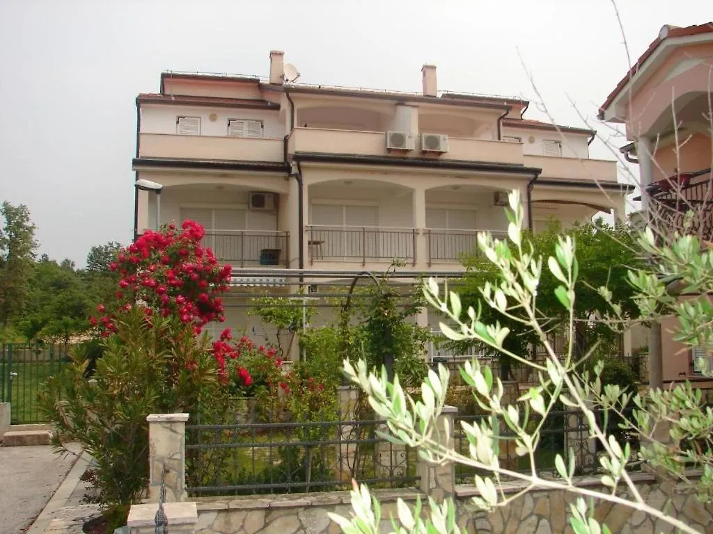 Apartments Karigador Guest house